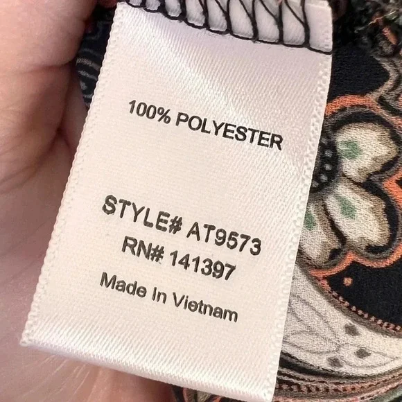 ASTR Paisley Longsleeve Blouse - Picture 7 of 7